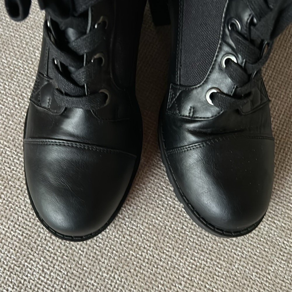 XOXO Stylish Black Women's Ankle Boots - Picture 3 of 7